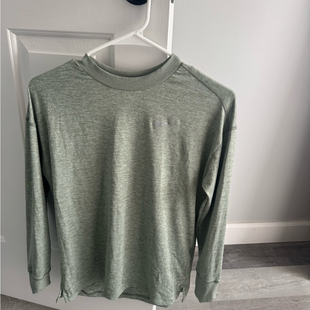 Nike women’s dri-fit long sleeve top